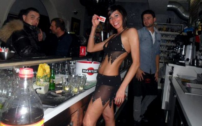 Sexy espresso... στα όρθια! [εικόνες] | iefimerida.gr 2