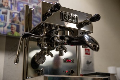  O Τομ Χανκς έστειλε δώρο στους δημοσιογράφους του Λευκού Οίκου μια καφετιέρα [εικόνες] | iefimerida.gr 4