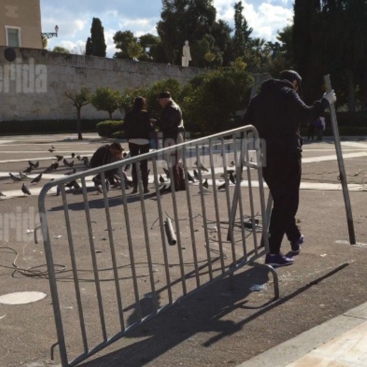 Πανούσης στο iefimerida.gr: Δεν έδωσα εντολή εγώ να φύγουν τα κάγκελα από τον Αγνωστο Στρατιώτη | iefimerida.gr 1