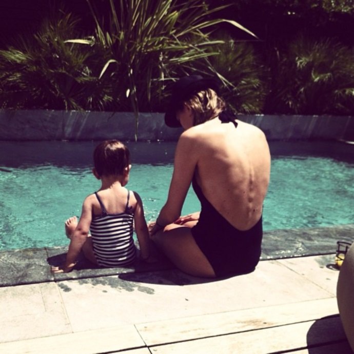 Η φρεσκοχωρισμένη Βίκυ Καγιά ανεβάζει τρυφερές φωτογραφίες στο Instagram χωρίς τη βέρα της [εικόνες] | iefimerida.gr 0