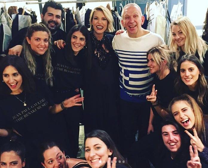 Η Βίκυ Καγιά κάνει πασαρέλα στον 7ο μήνα της εγκυμοσύνης και εντυπωσιάζει [εικόνες & βίντεο] | iefimerida.gr 1