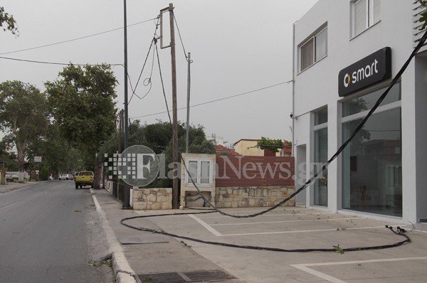 «Σαρώνουν» οι θυελλώδεις άνεμοι στη χώρα -Σοβαρά προβλήματα λόγω της κακοκαιρίας [εικόνες&βίντεο] | iefimerida.gr 2