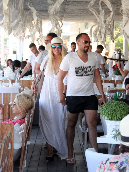 Χωρισμός «βόμβα» στην ελληνική σόουμπιζ -Τίτλοι τέλους στη σχέση παρουσιάστριας [εικόνες] | iefimerida.gr 4