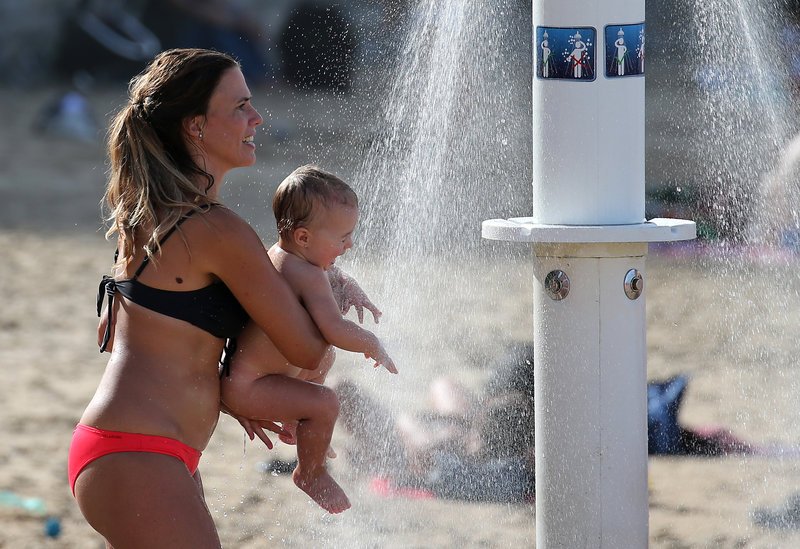 Τα θερμόμετρα ανήλθαν σε επίπεδα ρεκόρ την Πέμπτη, την Παρασκευή αλλά και σήμερα Σάββατο