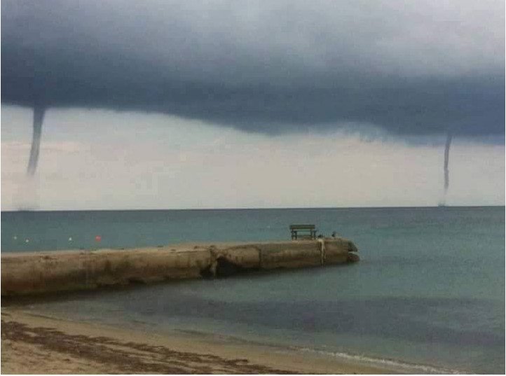 Εντυπωσιακό θέαμα -Υδροστρόβιλοι στη Χαλκιδική από την πρωινή καταιγίδα [εικόνες & βίντεο] | iefimerida.gr 0