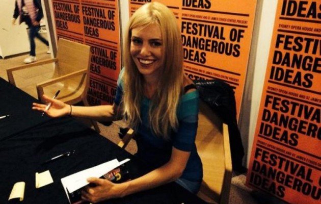 Οταν ο Γιώργος Παπανδρέου συνάντησε την φλογερή Σουηδή δημοσιογράφο Εκμαν [εικόνες] | iefimerida.gr 3