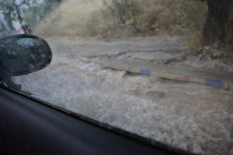 Η μέρα έγινε νύχτα στην Αθήνα -Η έντονη καταιγίδα αιφνιδίασε [εικόνες] | iefimerida.gr 3