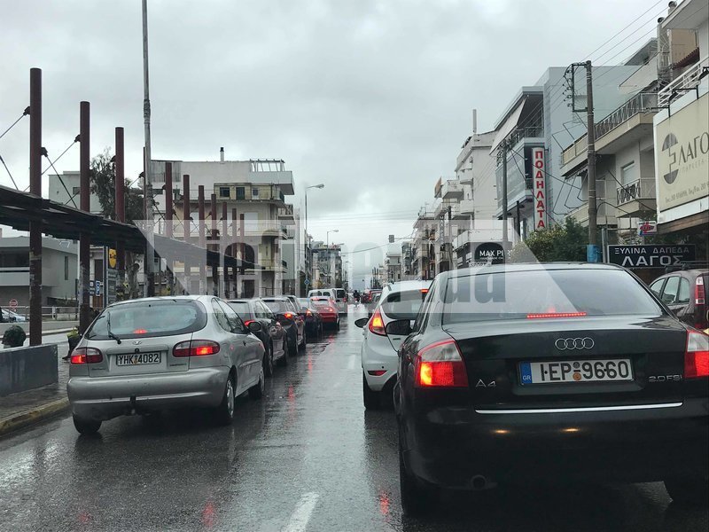 «Μπλοκαρισμένοι» οι δρόμοι εξαιτίας της κακοκαιρίας [εικόνες] | iefimerida.gr 2