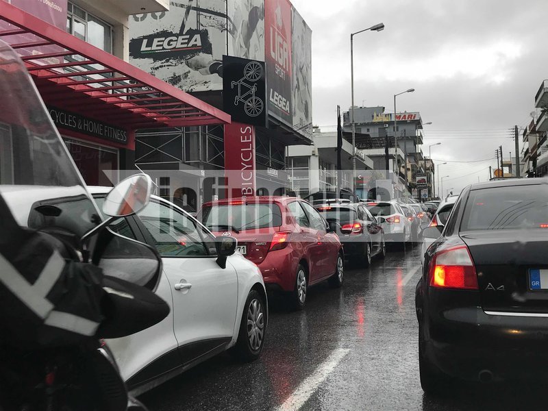 «Μπλοκαρισμένοι» οι δρόμοι εξαιτίας της κακοκαιρίας [εικόνες] | iefimerida.gr 3