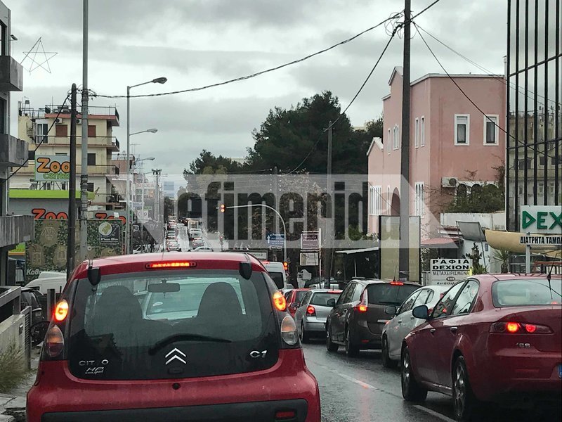 «Μπλοκαρισμένοι» οι δρόμοι εξαιτίας της κακοκαιρίας [εικόνες] | iefimerida.gr 4