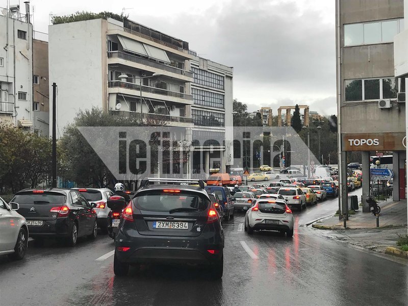 «Μπλοκαρισμένοι» οι δρόμοι εξαιτίας της κακοκαιρίας [εικόνες] | iefimerida.gr 6