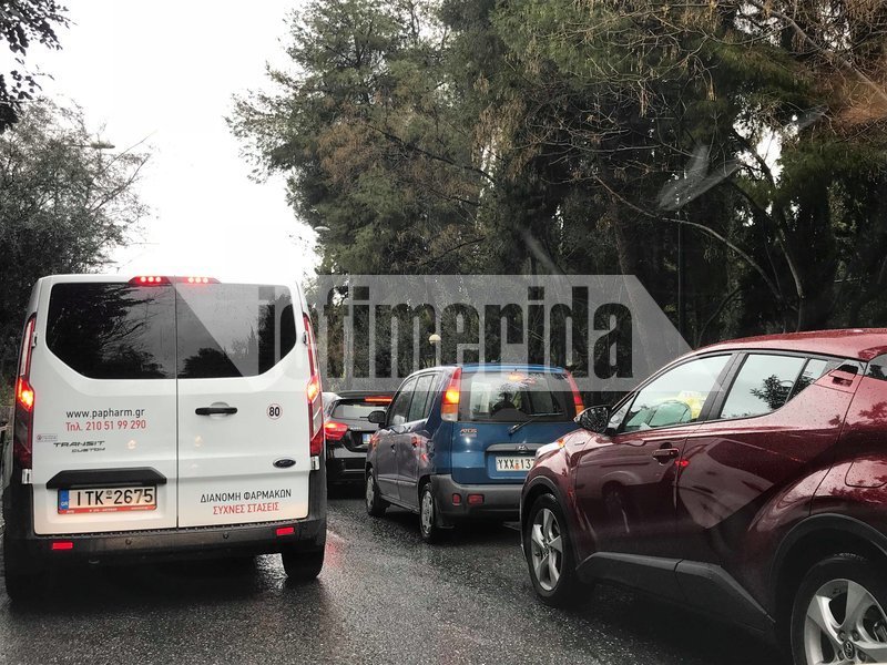 «Μπλοκαρισμένοι» οι δρόμοι εξαιτίας της κακοκαιρίας [εικόνες] | iefimerida.gr 7