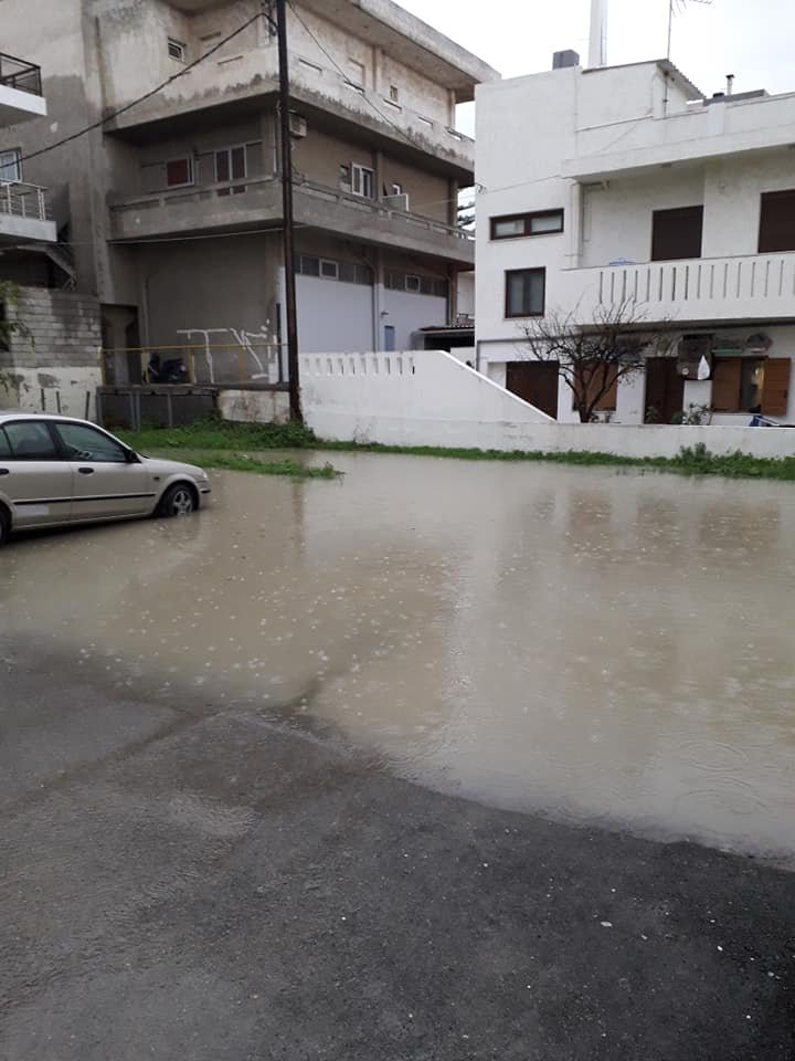 Στο έλεος της κακοκαιρίας η Κρήτη -Κατολισθήσεις, χείμαρροι οι δρόμοι [εικόνες & βίντεο] | iefimerida.gr 2