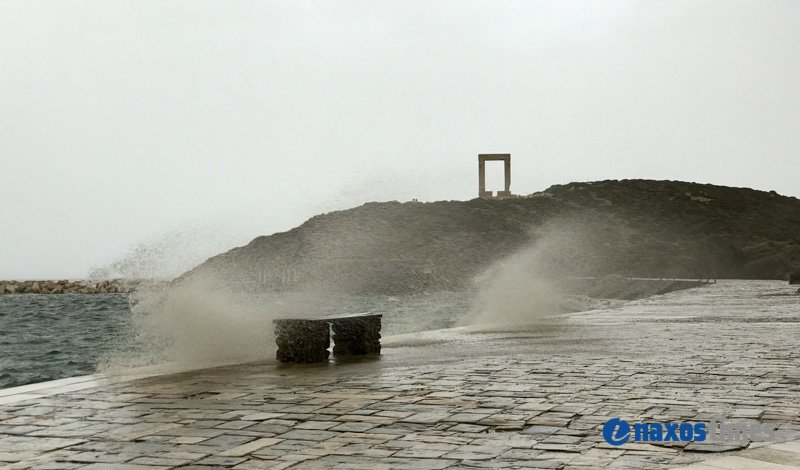 Πνίγηκε στην αφρικανική σκόνη και στη λασποβροχή η Νάξος [εικόνες & βίντεο] | iefimerida.gr 1
