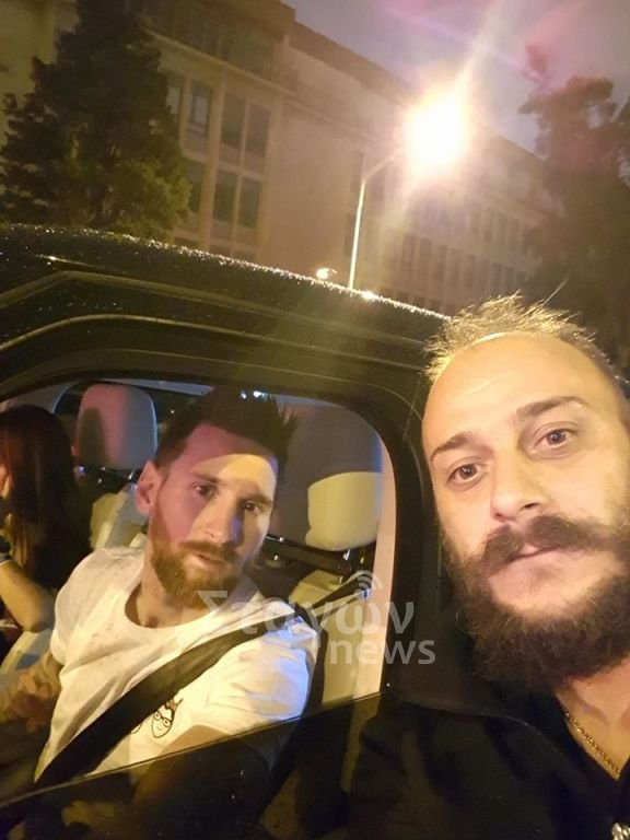 Πήγαν από την Καλαμπάκα στη Βαρκελώνη και συνάντησαν τον... Μέσι [εικόνες] | iefimerida.gr 0