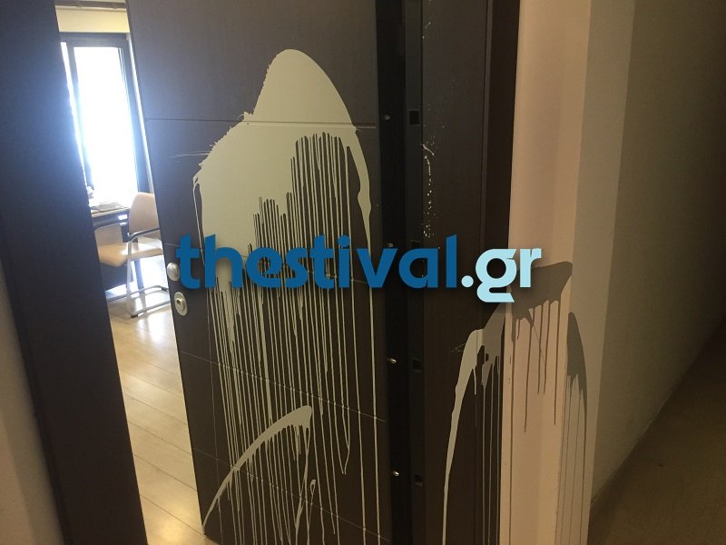 Θεσσαλονίκη: Αντιεξουσιαστές έκαναν «ντου» σε γραφείο βουλευτή της ΝΔ [εικόνες] | iefimerida.gr 0