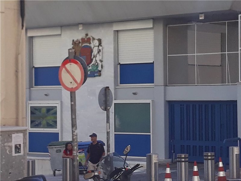 Ο Ρουβίκωνας προκαλεί την Παπακώστα: Με παρακολουθεί η ΕΛ.ΑΣ αλλά τους ξεφεύγω σε 13 λεπτά [εικόνες] | iefimerida.gr 1