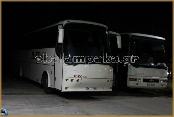 Λεωφορεία με εκατοντάδες πρόσφυγες σταματούν στην εθνική -Στήνουν πρόχειρους καταυλισμούς [εικόνες] | iefimerida.gr 0