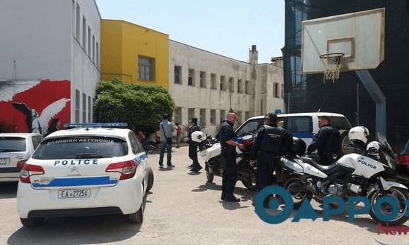 Καλαμάτα: Πρόσφυγες απείλησαν να αυτοκτονήσουν -Τραυματίες μεταφέρθηκαν στο νοσοκομείο [εικόνες & βίντεο] | iefimerida.gr 1