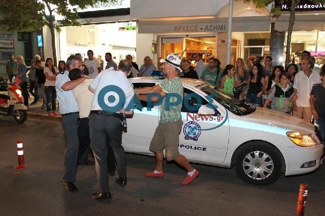 Το έριξαν στο χορό στην πλατεία της Καλαμάτας και κατέληξαν στο τμήμα [εικόνες&βίντεο] | iefimerida.gr 1