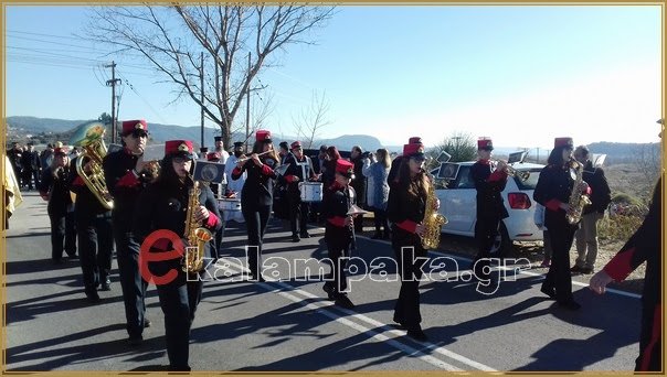 Μόνο ένας και με τα ρούχα «έπεσε» για τον Σταυρό στην Καλαμπάκα [εικόνες & βίντεο] | iefimerida.gr 1