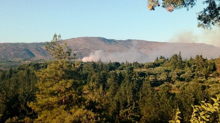 Χανιά: Φωτιά στο Καλαμίτσι Αποκορώνου [εικόνες] | iefimerida.gr 4
