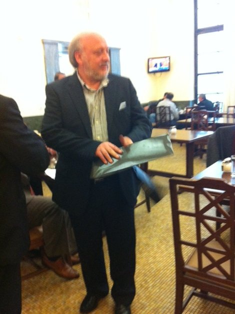 Καλατζής σε Μεϊμαράκη: Χρόνια πολλά πρόεδρε, ένα δωράκι για τη γιορτή σου [εικόνα] | iefimerida.gr 0