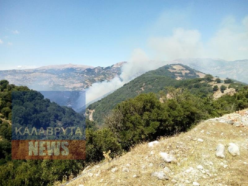 Mεγάλη φωτιά στα Καλάβρυτα, σε δύσβατη περιοχή [εικόνες] | iefimerida.gr 0