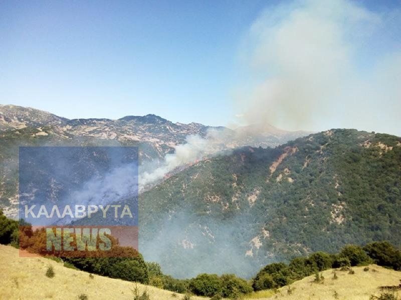 Mεγάλη φωτιά στα Καλάβρυτα, σε δύσβατη περιοχή [εικόνες] | iefimerida.gr 2
