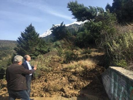 Μεγάλη κατολίσθηση στο Καλέντζι Αχαΐας [εικόνες] | iefimerida.gr 0