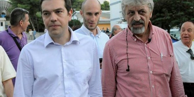 Ενταση στην ομιλία Τσίπρα -Τον διέκοψε έξαλλος ο Καλφαγιάννης όταν μίλησε για την ΕΡΤ [βίντεο] | iefimerida.gr 0