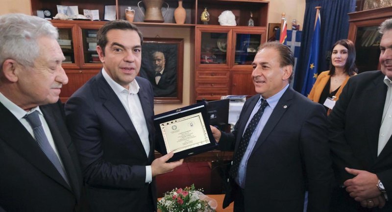 Ο Τσίπρας στην Kάλυμνο με τον Κουβέλη, έκοψαν κορδέλες [εικόνες] | iefimerida.gr 2