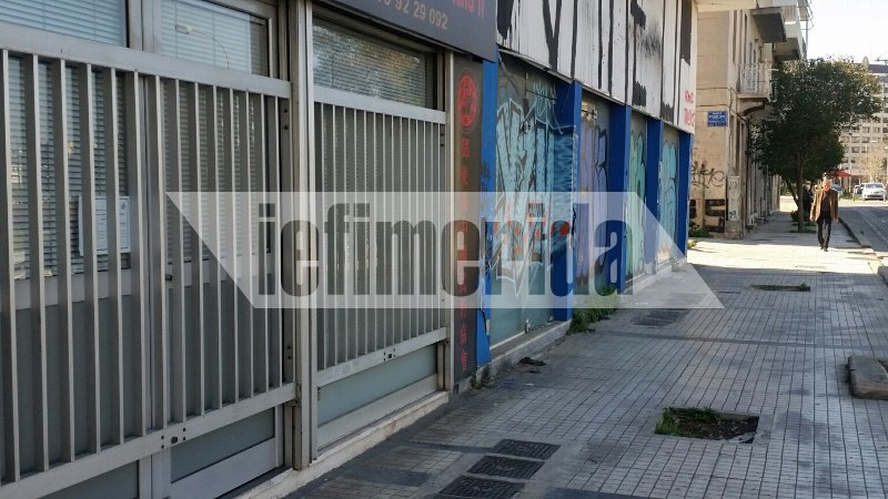 Περιοχή-φάντασμα γύρω από Καλλιρρόης και Φραντζή -Μόνο λουκέτα και ενοικιαστήρια [εικόνες] | iefimerida.gr 3