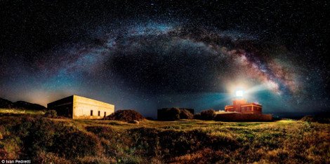 Ο γαλαξίας τα μεσάνυχτα, το πόνυ στο χιόνι και η στοργική αγκαλιά στα χαλάσματα -13 μαγικές φωτογραφίες που κέρδισαν σε διεθνή διαγωνισμό [εικόνες] | iefimerida.gr 1