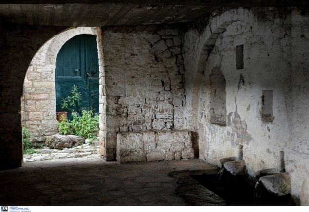 Βόλτα στους Καλαρρύτες: Το πανέμορφο πετράδι στα Τζουμέρκα [εικόνες] | iefimerida.gr 5