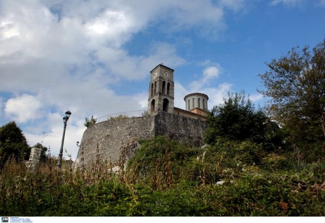 Βόλτα στους Καλαρρύτες: Το πανέμορφο πετράδι στα Τζουμέρκα [εικόνες] | iefimerida.gr 6