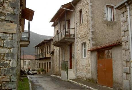 Ο Βασίλης Καλλίδης πήγε να μαγειρέψει στην υπέροχη Βυτίνα Αρκαδίας και την παρουσιάζει [βίντεο] | iefimerida.gr 1