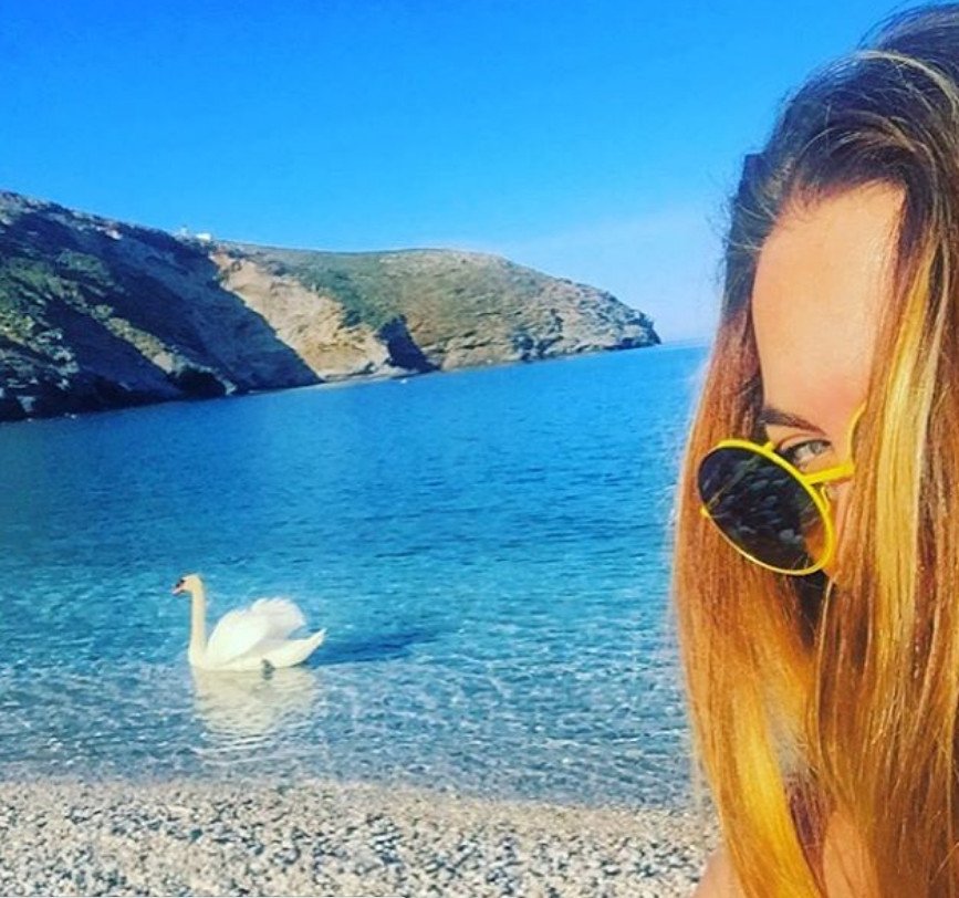 Ερωτας στην Ανδρο -Ο αδελφός της Μενεγάκη με την Καλλιμούκου, στα μέλια [εικόνες] | iefimerida.gr 6