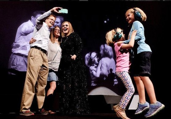 Δεν ξέρει τι έχει η Αντέλ: Βγάζει 94.000 ευρώ την ημέρα [εικόνες] | iefimerida.gr 0