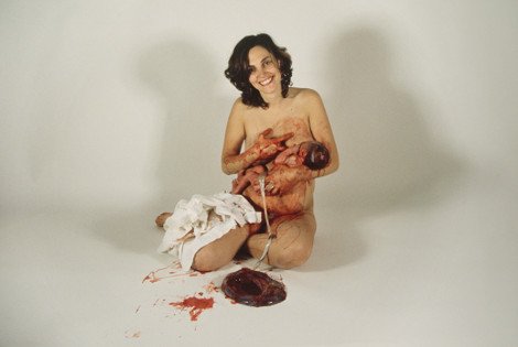 Η γέννα όπως ακριβώς είναι: Καλλιτέχνις φωτογραφιζόταν την ώρα που γεννούσε το παιδί της [εικόνες & βίντεο] | iefimerida.gr 0