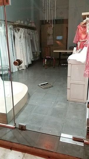 Καταστηματάρχες στην Καλλιθέα αφήνουν στο πάτωμα τα συρτάρια από τις ταμειακές για να βλέπουν οι ληστές ότι είναι άδεια [εικόνες] | iefimerida.gr 0