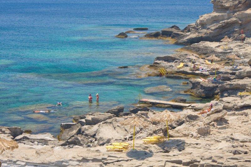 Απίστευτο κι όμως ελληνικό: Τσιμέντωσαν δημοφιλή παραλία της Ρόδου [εικόνα] | iefimerida.gr 2