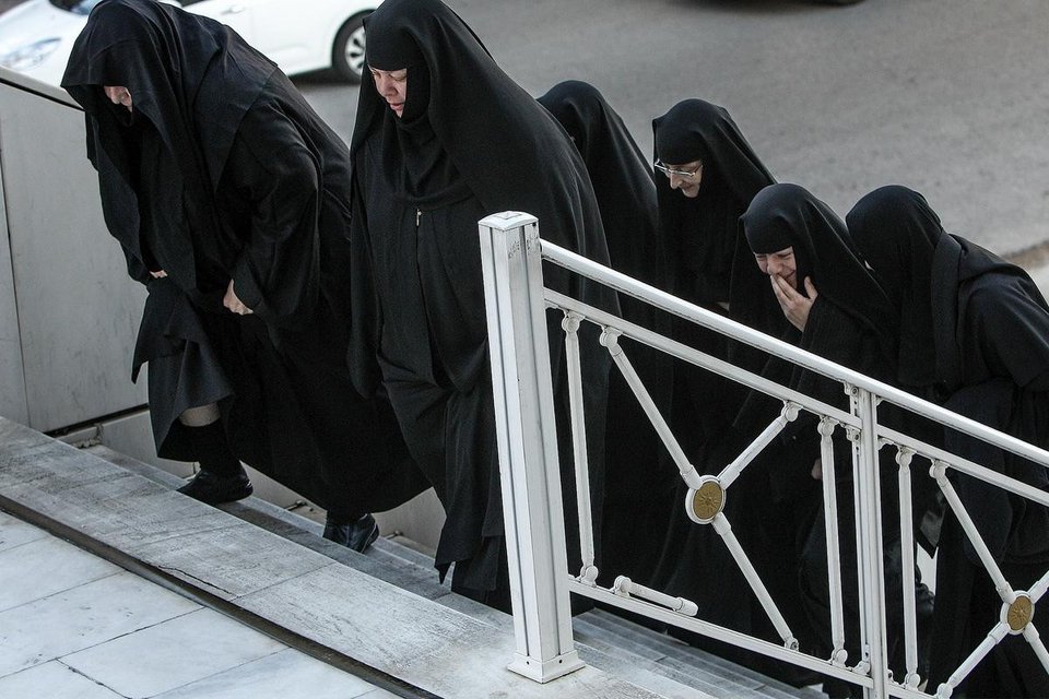 Ορδές καλογριών πλημμύρισαν τη Δευτέρα το Εφετείο -Ετρωγαν τα νύχια τους, αγωνιούσαν για τον Εφραίμ [εικόνες] | iefimerida.gr 1