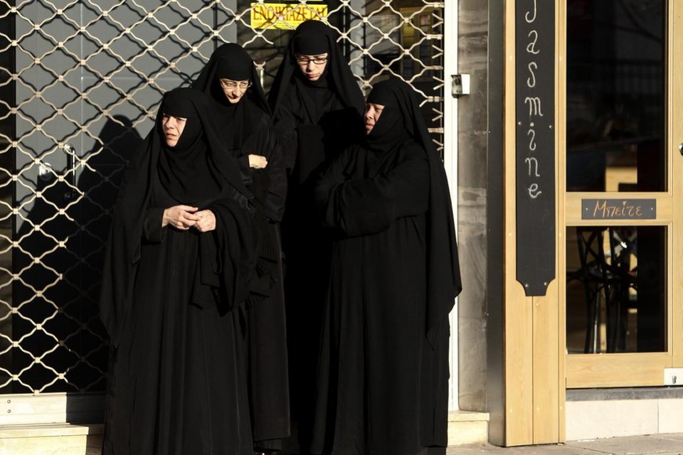 Ορδές καλογριών πλημμύρισαν τη Δευτέρα το Εφετείο -Ετρωγαν τα νύχια τους, αγωνιούσαν για τον Εφραίμ [εικόνες] | iefimerida.gr 3