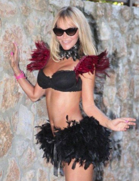 Η Νατάσα Καλογρίδη κυκλοφορεί φορώντας μόνο τα εσώρουχά της και κάνει πάταγο! [εικόνες] | iefimerida.gr 1