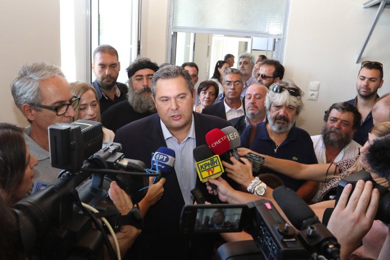 Οι αρχηγοί στις κάλπες, όλα τα παραλειπόμενα -Η Φώφη με τα παιδάκια της στο παραβάν, οι ρακές του Καμμένου, το... χαμένο ψηφοδέλτιο του Ποταμιού [εικόνες] | iefimerida.gr 24