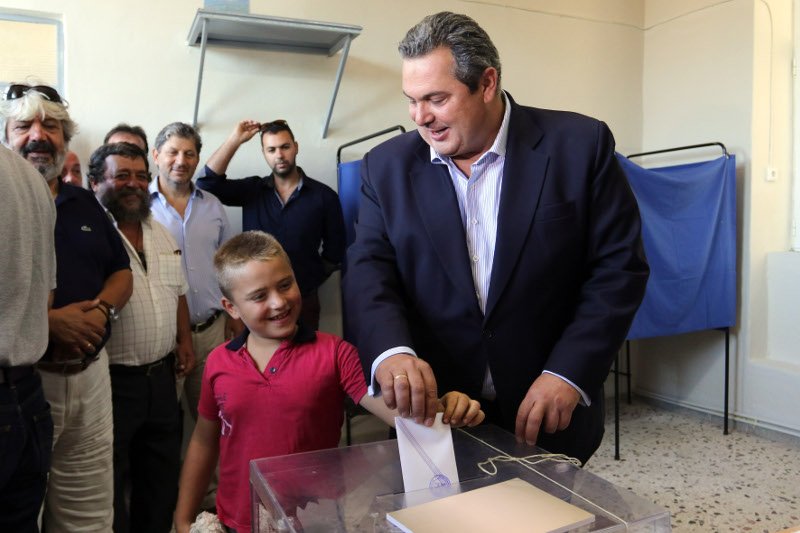 Οι αρχηγοί στις κάλπες, όλα τα παραλειπόμενα -Η Φώφη με τα παιδάκια της στο παραβάν, οι ρακές του Καμμένου, το... χαμένο ψηφοδέλτιο του Ποταμιού [εικόνες] | iefimerida.gr 27