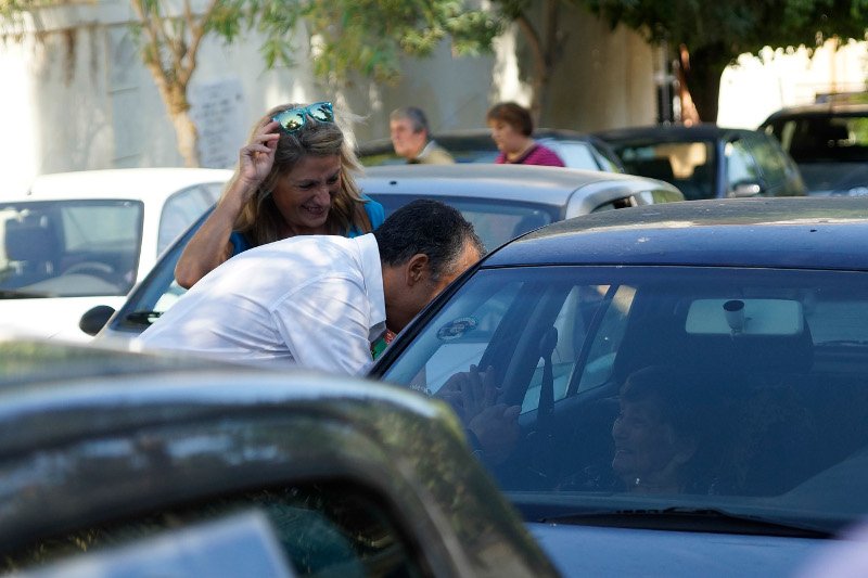 Οι αρχηγοί στις κάλπες, όλα τα παραλειπόμενα -Η Φώφη με τα παιδάκια της στο παραβάν, οι ρακές του Καμμένου, το... χαμένο ψηφοδέλτιο του Ποταμιού [εικόνες] | iefimerida.gr 14