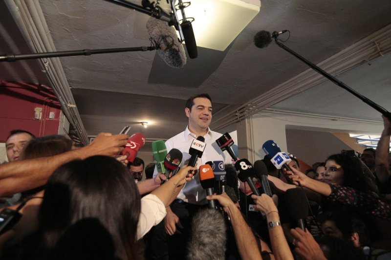 Οι αρχηγοί στις κάλπες, όλα τα παραλειπόμενα -Η Φώφη με τα παιδάκια της στο παραβάν, οι ρακές του Καμμένου, το... χαμένο ψηφοδέλτιο του Ποταμιού [εικόνες] | iefimerida.gr 0