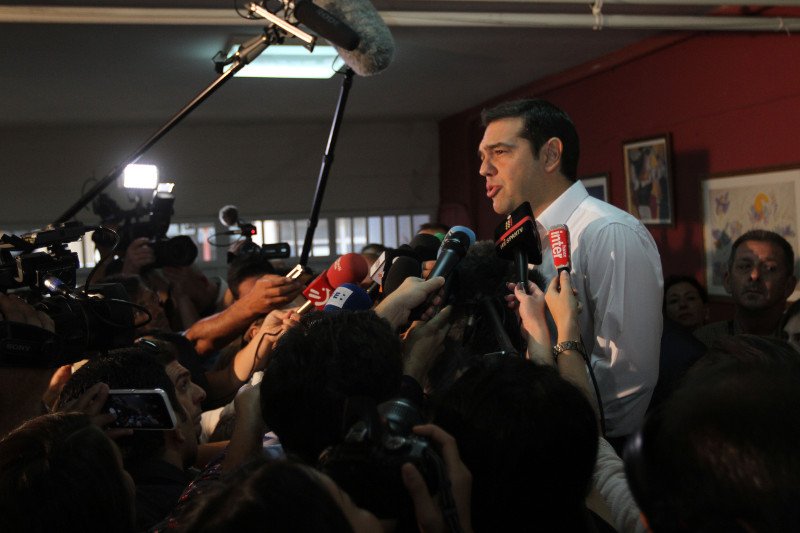 Οι αρχηγοί στις κάλπες, όλα τα παραλειπόμενα -Η Φώφη με τα παιδάκια της στο παραβάν, οι ρακές του Καμμένου, το... χαμένο ψηφοδέλτιο του Ποταμιού [εικόνες] | iefimerida.gr 1